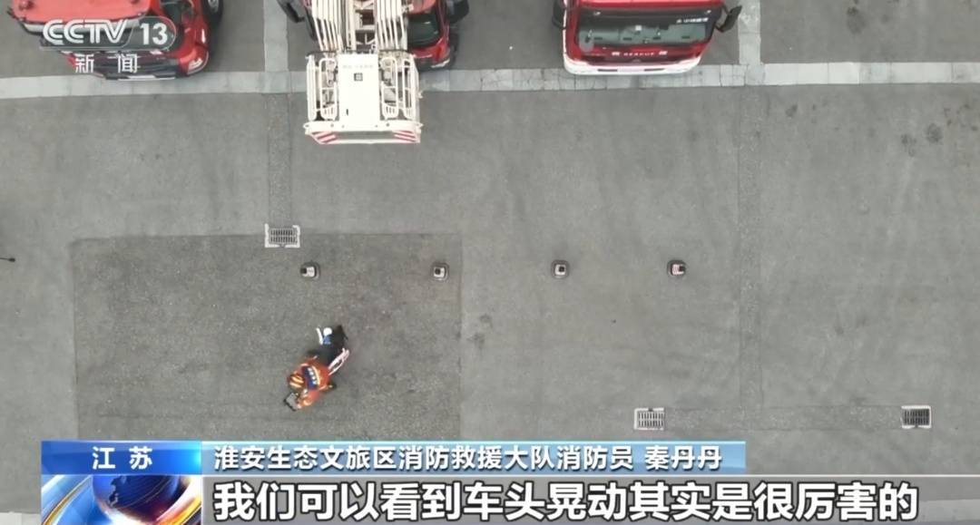 看着都疼！上海街头一男子突然求助：10岁女儿被死死卡住！这个行为太危险→