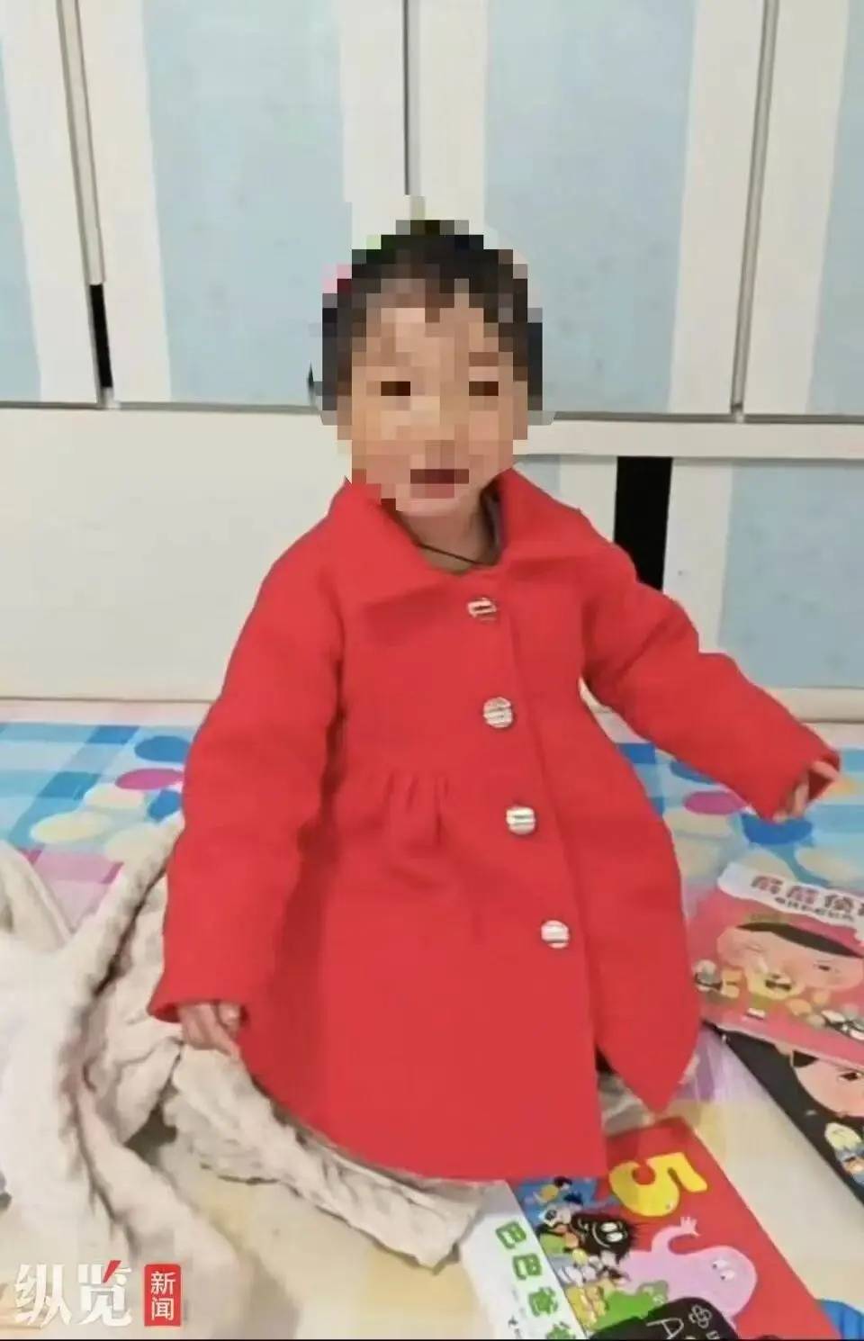 辽宁4岁女童称睡醒后自行下车,迷路后睡在草地,期间无人接触;其母发声