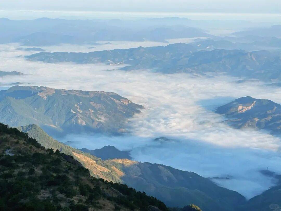 为什么年轻人迷上了爬山？ | 秋高气爽，是时候出发了→