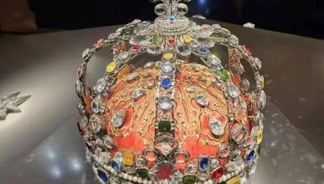 二手交易平台出现卢浮宫珠宝?闲鱼:可举报