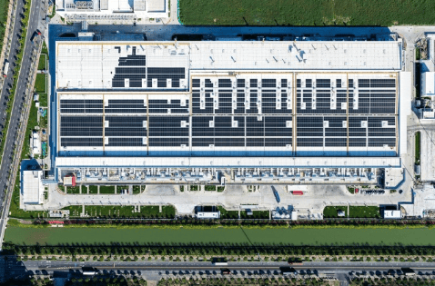 特斯拉副总裁陶琳：特斯拉上海超级工厂屋顶已铺满光伏板，每年发1100万度电，减碳4600吨！隔壁储能超级工厂也在加装光伏板