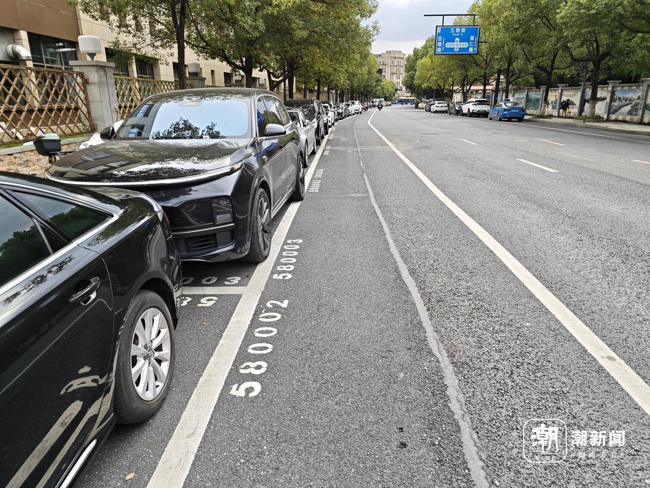 近三成疑似“僵尸车”,杭州这里的路边免费车位缘何成“停车场”