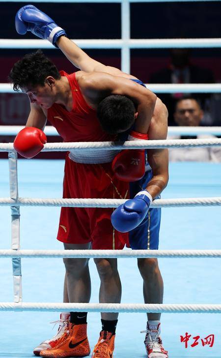 全运会拳击男子80公斤级决赛,王小保夺冠!