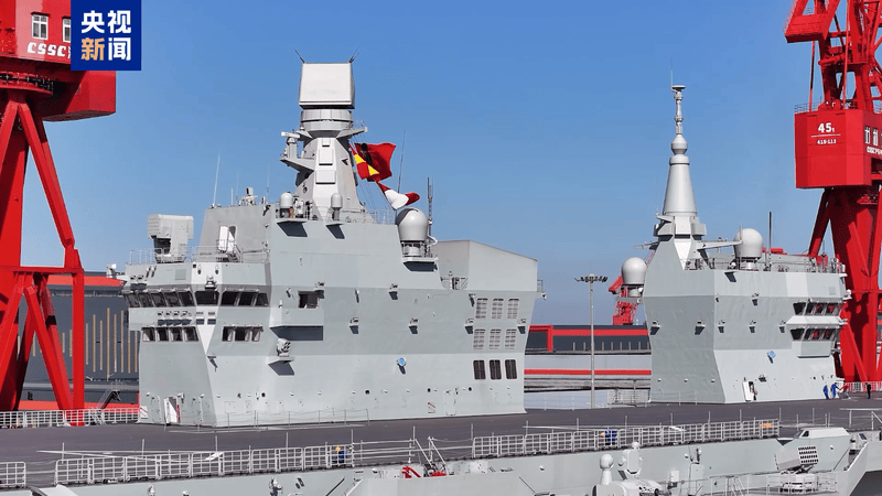 海军四川舰开展首次航行试验