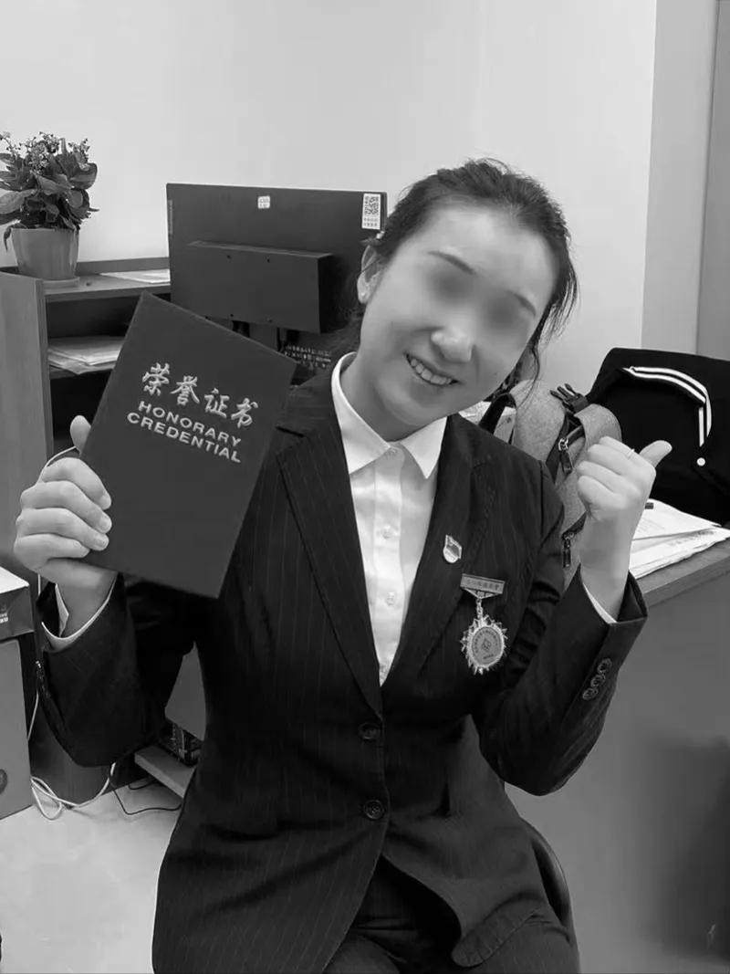 28岁女子被高空抛砖砸中离世,凶手被判处死刑;家属起诉事发地物业等单位:凶手6天里多次高空抛物