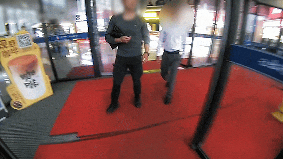 上门取走19万元,杭州一西装革履“金融专员”被抓!在高速服务区被抓,车上塞满现金