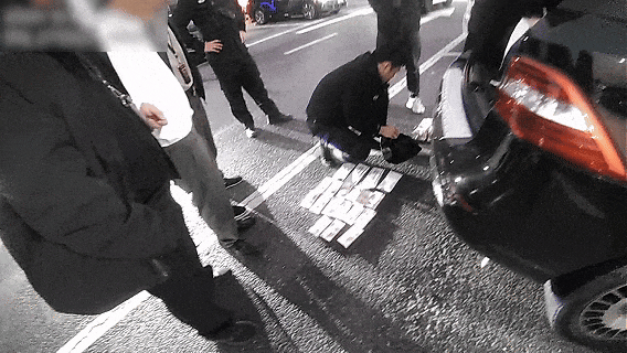 上门取走19万元,杭州一西装革履“金融专员”被抓!在高速服务区被抓,车上塞满现金