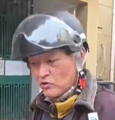 太夸张！上海人比比谁家楼下井盖多！有人家门口100个，“走路难！到处都像贴膏药”...