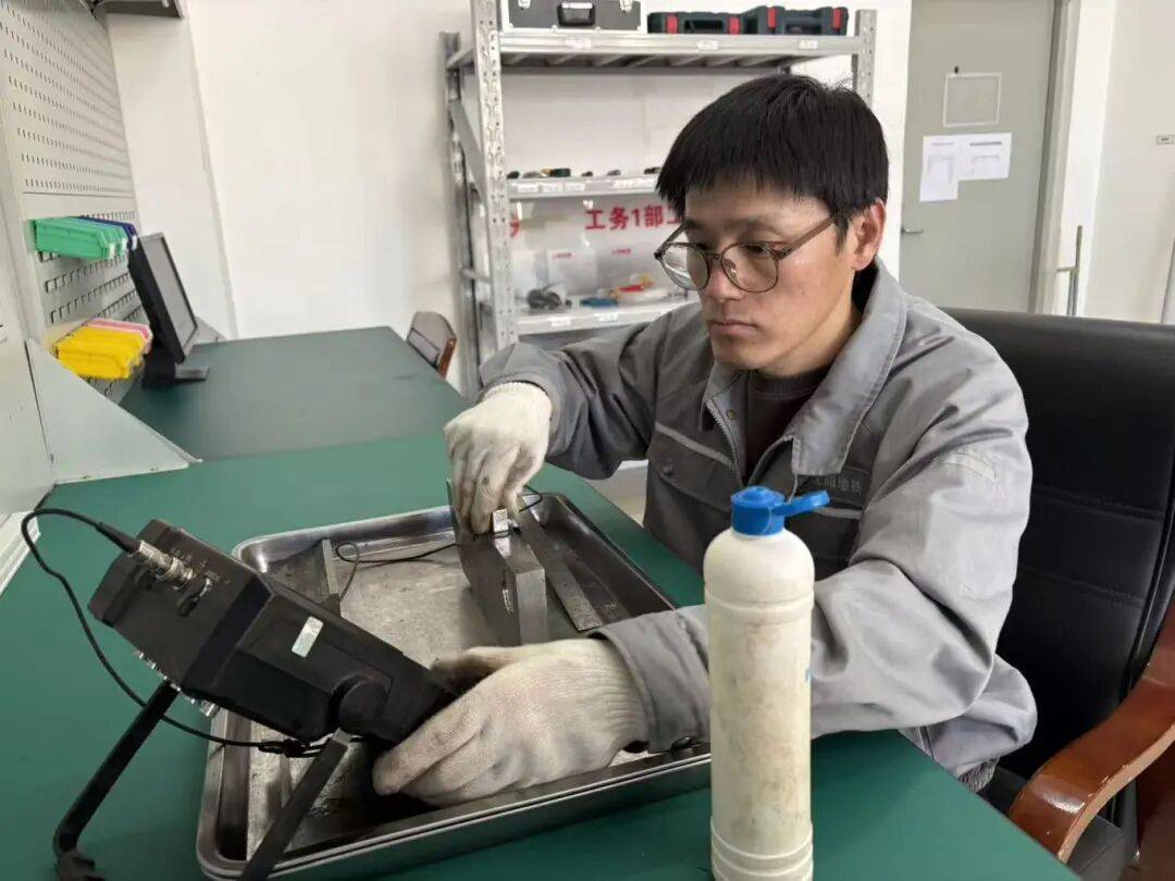 【班组基因 沈阳力量】沈阳地铁“钢轨神探”有一双“火眼金睛”！