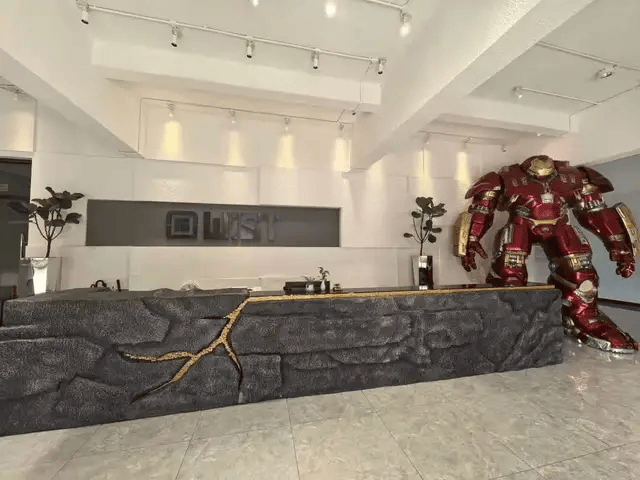 一边万人大厂停工，一边出口订单暴增：“潮玩之都”东莞，深陷冰火两重天